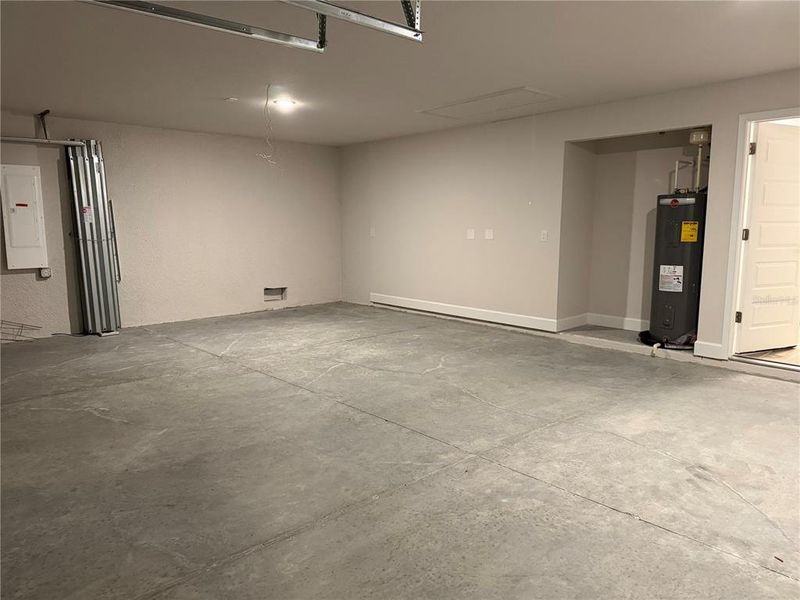 Spacious, unfurnished interior of a new home in Rotonda, Rotonda West (Image 16). Spacious, unfurnished interior of a new home in Rotonda, Rotonda West (Image 16).