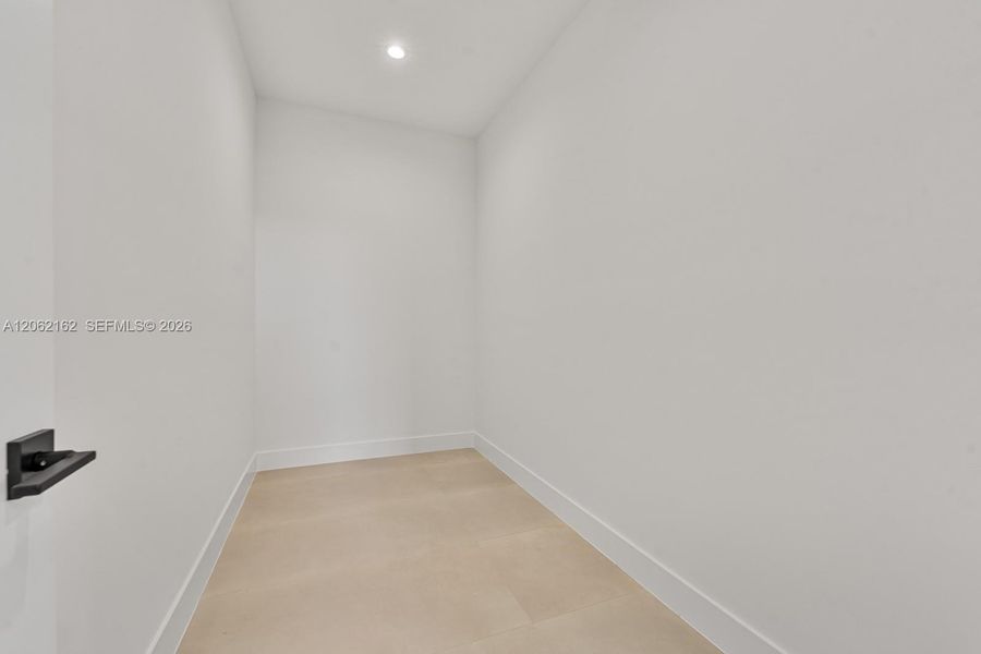 Spacious, unfurnished interior of a new home in , Miami (Image 25).