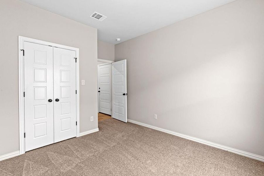 Spacious, unfurnished interior of a new home in Trails of Fossil Creek, Fort Worth (Image 17).