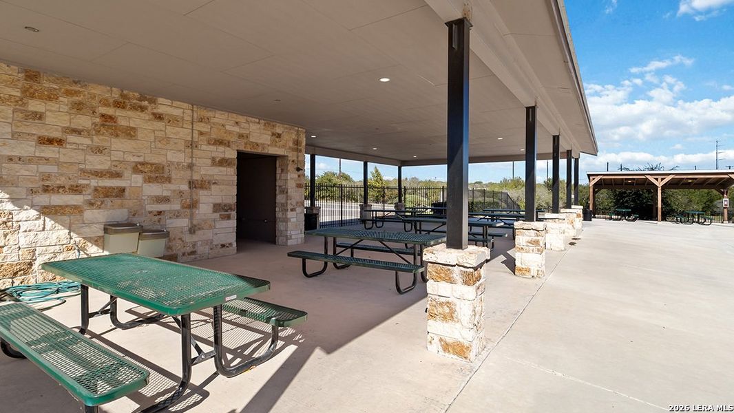 Community amenities in Hunters Ranch, San Antonio (Image 37).