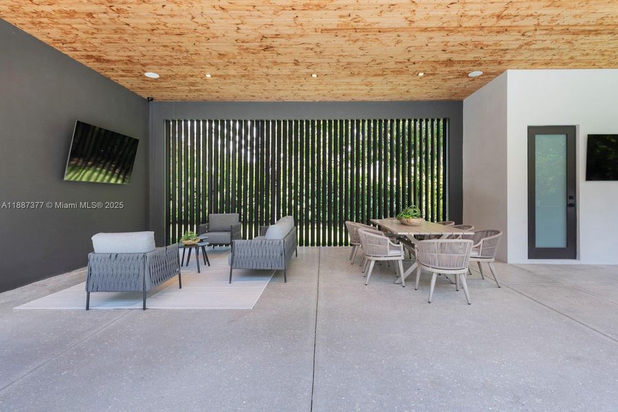 Community amenities in , Pinecrest (Image 43).