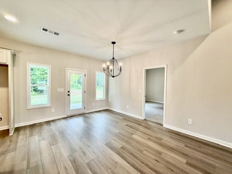 Spacious, unfurnished interior of a new home in Oakview, Pine Mountain (Image 14).
