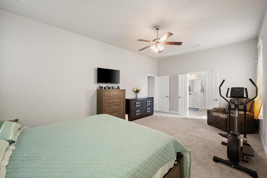 Furnished interior view inside a new home in Dove Creek, Midlothian (Image 7).