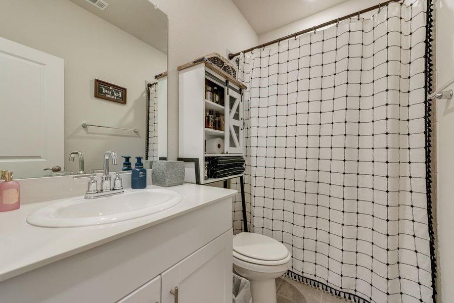 Furnished interior view inside a new home in , Lavon (Image 13).