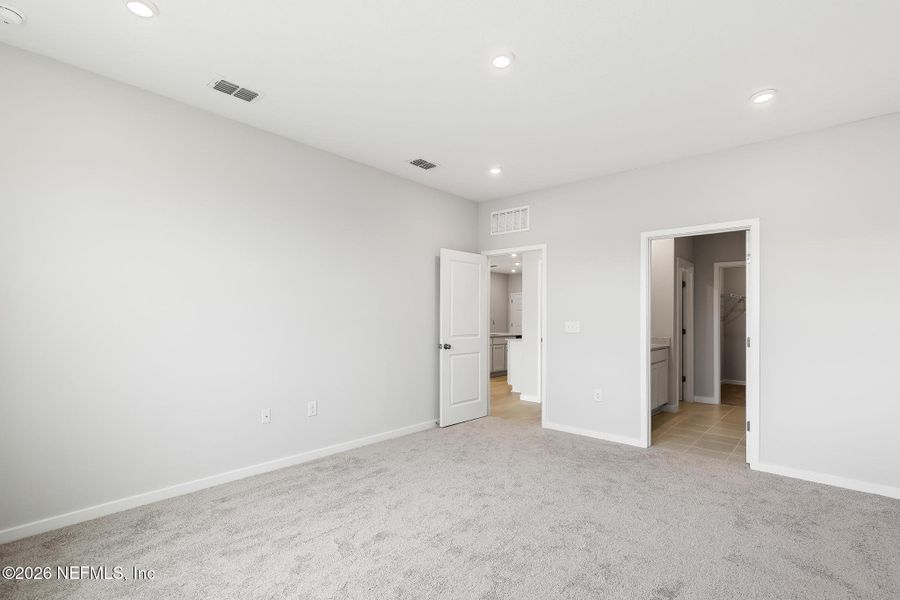Spacious, unfurnished interior of a new home in , Jacksonville (Image 18).