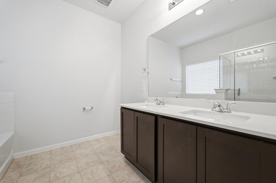 Furnished interior view inside a new home in Steed Landing, Texas City (Image 6).