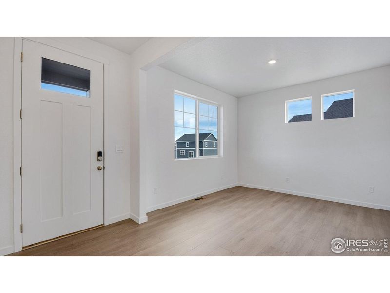 Spacious, unfurnished interior of a new home in Vista Meadows, Fort Lupton (Image 20).