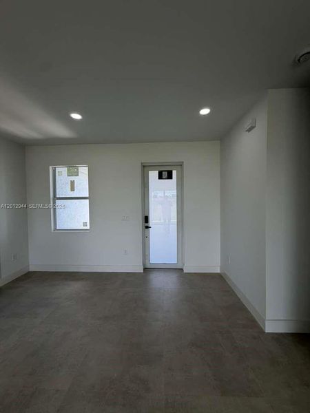 Spacious, unfurnished interior of a new home in , Cape Coral (Image 10).