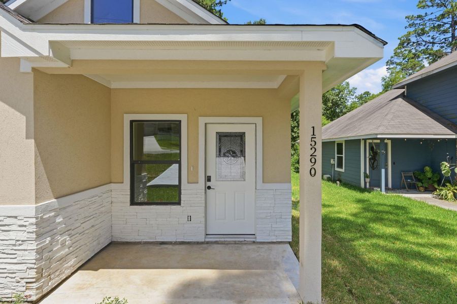 Exterior details and patio area of a home in , Willis (Image 18).