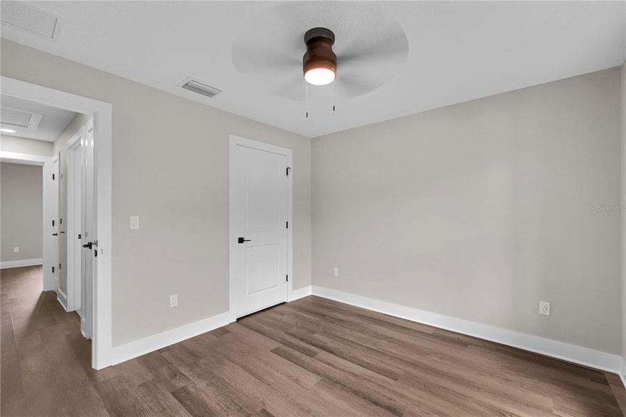 Spacious, unfurnished interior of a new home in , Bushnell (Image 17).