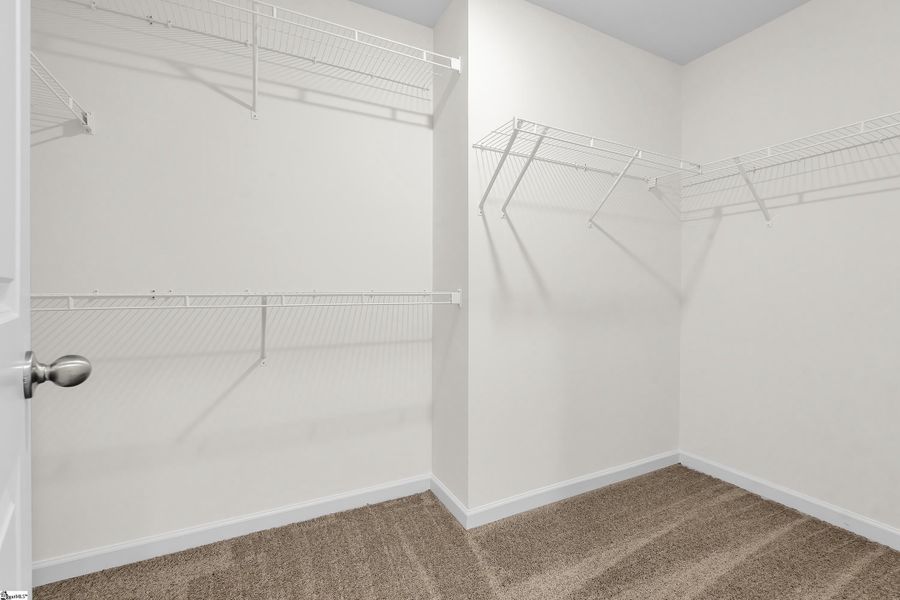 Spacious, unfurnished interior of a new home in Lynbrook, Boiling Springs (Image 20).