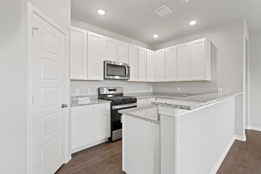 Furnished interior view inside a new home in Rocky Creek Crossing, Fort Worth (Image 5). Furnished interior view inside a new home in Rocky Creek Crossing, Fort Worth (Image 5).