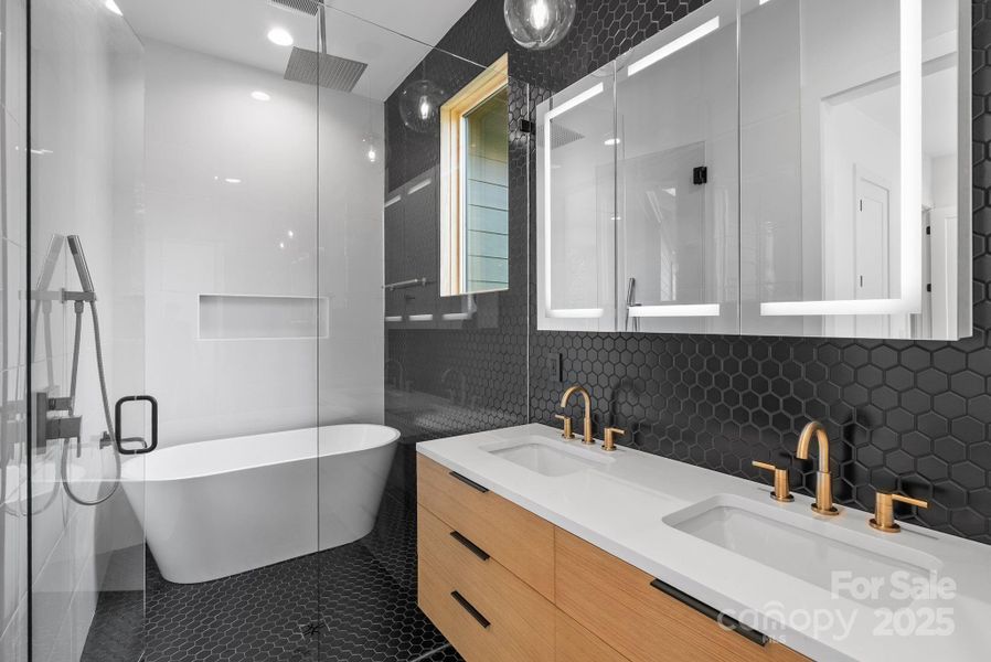 Image 36 of a home in .