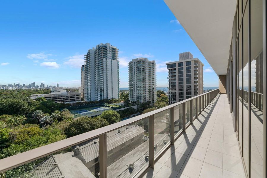 Condo located in Miami, FL showcasing its design and architecture (Image 30).