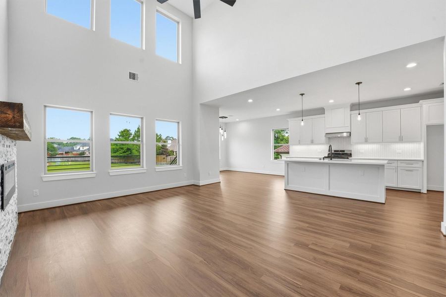 Spacious, unfurnished interior of a new home in , Houston (Image 16).