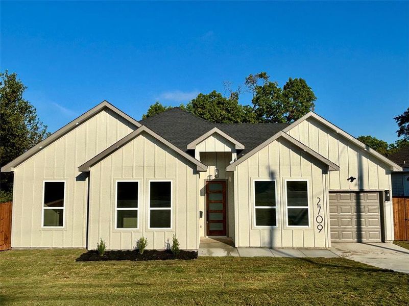 Front exterior of a new home in , Dallas, TX, highlighting curb appeal (Image 3). Front exterior of a new home in , Dallas, TX, highlighting curb appeal (Image 3).