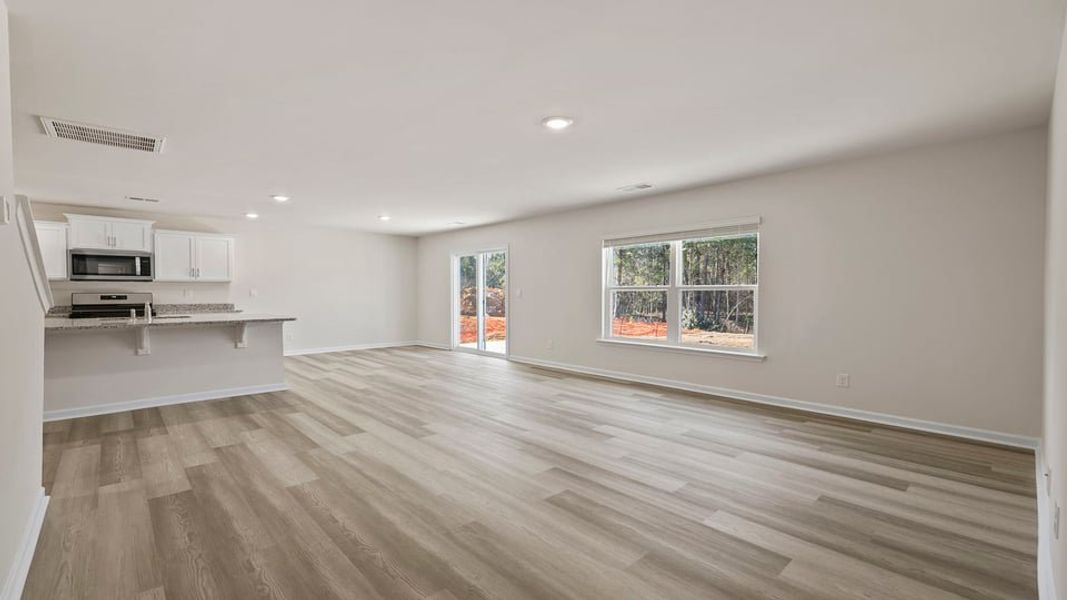 Spacious, unfurnished interior of a new home in Cedar Gap, Fountain Inn (Image 17).