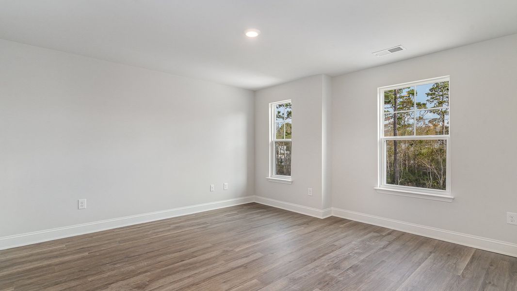 Spacious, unfurnished interior of a new home in The Preserve at Shaftesbury Glen, Conway (Image 13).
