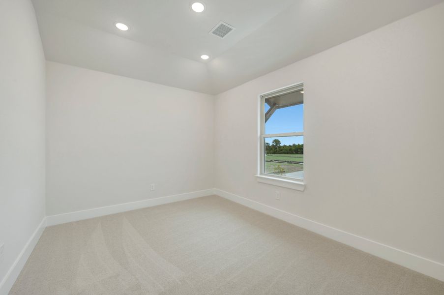 Spacious, unfurnished interior of a new home in Painted Tree, McKinney (Image 25).