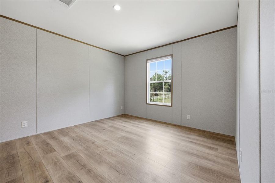 Spacious, unfurnished interior of a new home in , Bronson (Image 39).