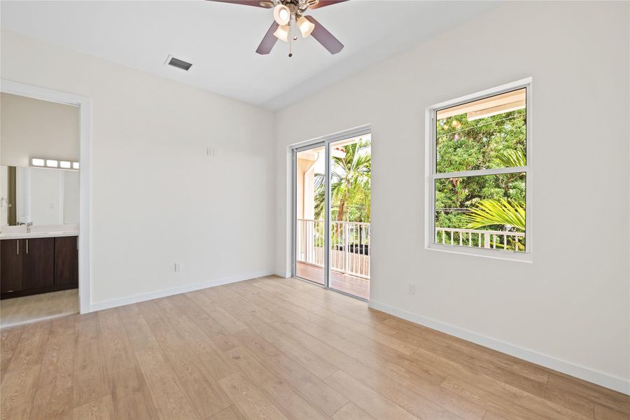 Spacious, unfurnished interior of a new home in , Fort Lauderdale (Image 13).