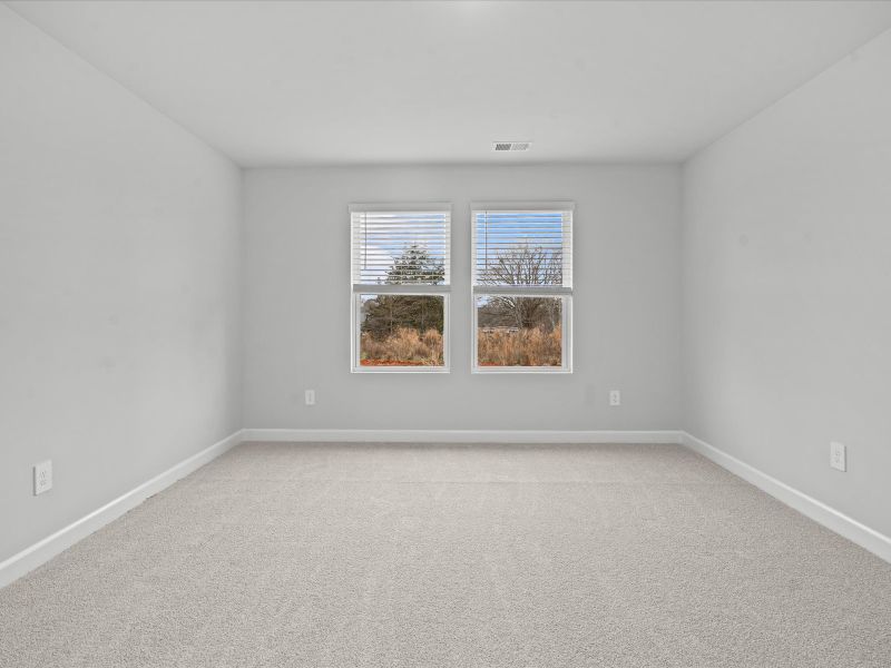 Spacious, unfurnished interior of a new home in Brayfield Manor - Signature Collection, Wellford (Image 18).