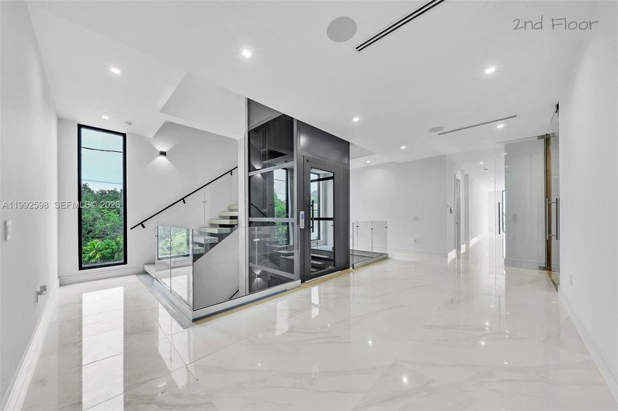 Spacious, unfurnished interior of a new home in , Key Largo (Image 63).