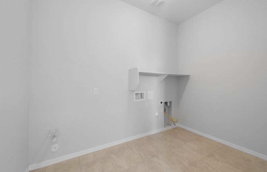 Spacious, unfurnished interior of a new home in Sun City Anthem at Merrill Ranch, Florence (Image 28).