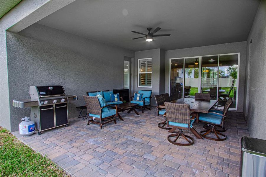 Exterior details and patio area of a home in Francisco Park, Oviedo (Image 26).
