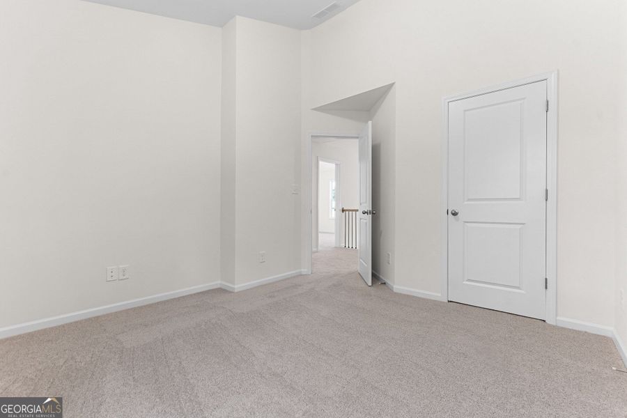 Spacious, unfurnished interior of a new home in Juliette Crossing, Forsyth (Image 78).