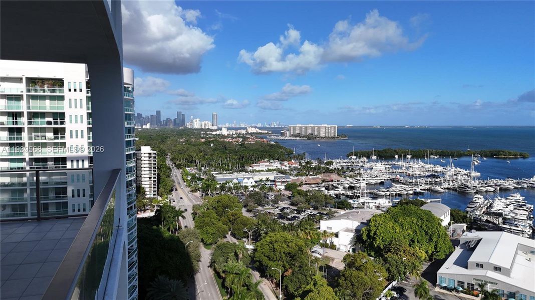 Condo located in Miami, FL showcasing its design and architecture (Image 43).
