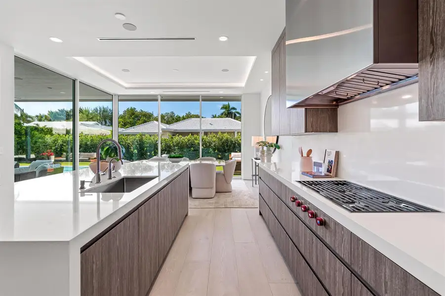 KITCHEN_STRAIGHT_TO_DINING