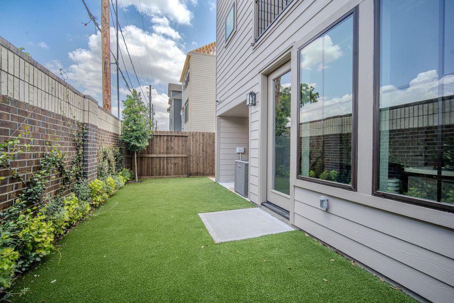 Exterior details and patio area of a home in Spring Valley Creek, Houston (Image 23).