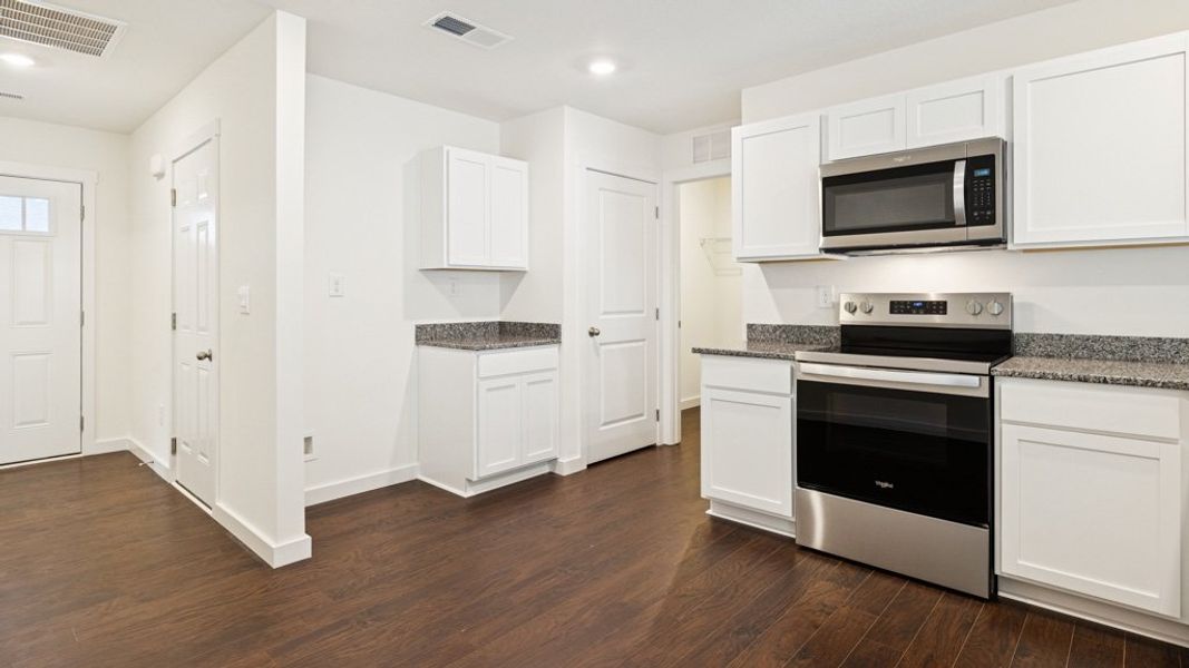 Furnished interior view inside a new home in Emory Creek, Harriman (Image 5).