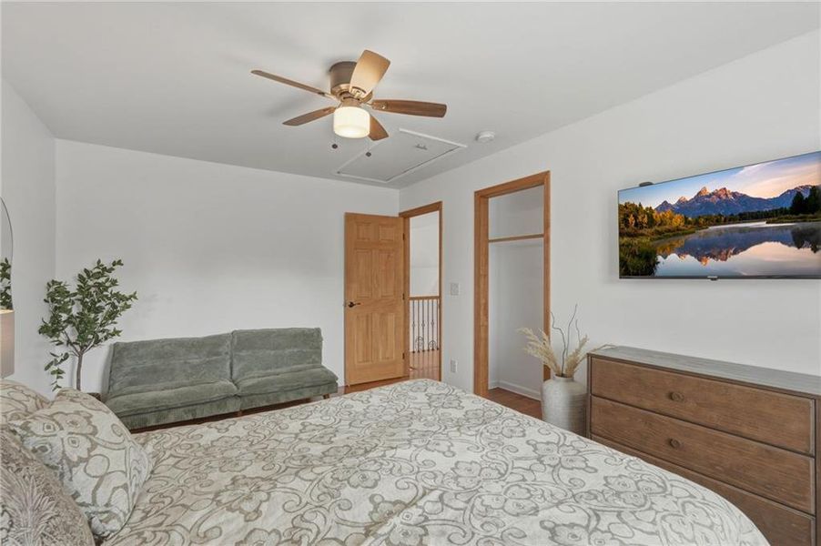 Furnished interior view inside a new home in , Gainesville (Image 9).