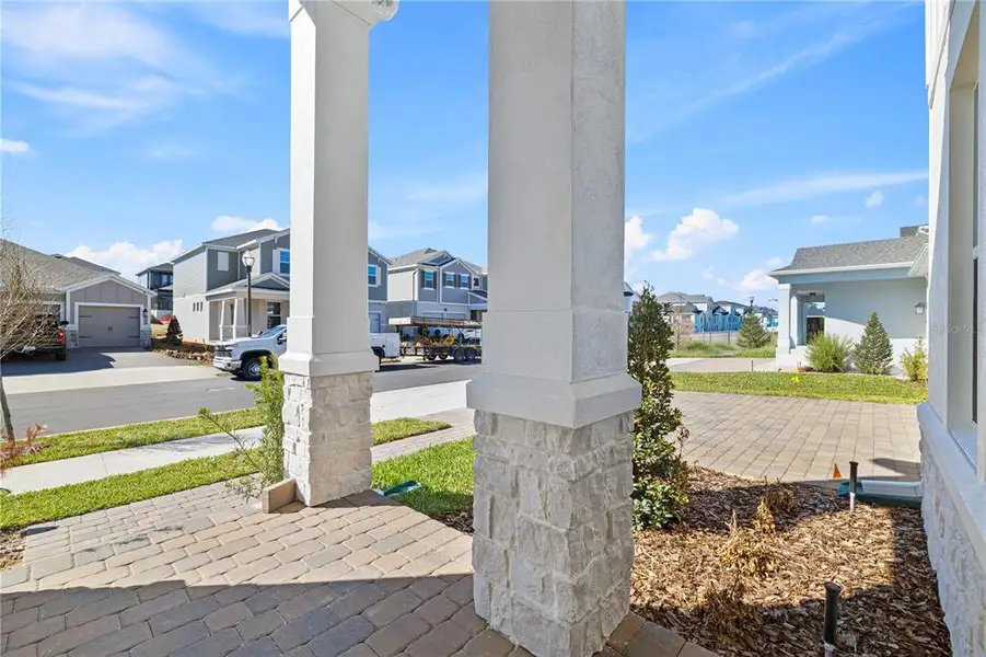 Exterior details and patio area of a home in , Winter Garden (Image 3).
