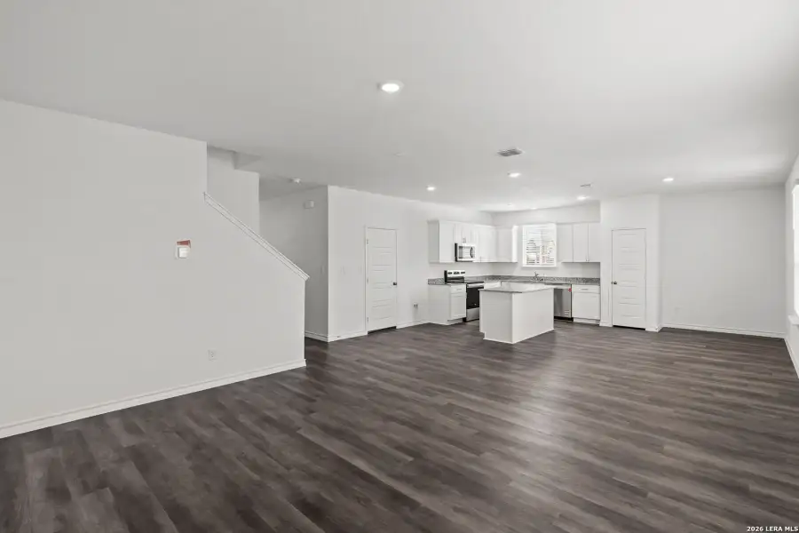 Spacious, unfurnished interior of a new home in Cinco Lakes, San Antonio (Image 18).