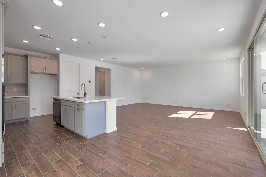 Spacious, unfurnished interior of a new home in Pinnacle at San Tan Heights, San Tan Valley (Image 10).