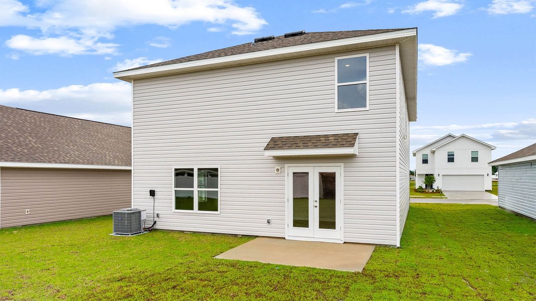 Exterior details and patio area of a home in Park Place, Panama City (Image 3).