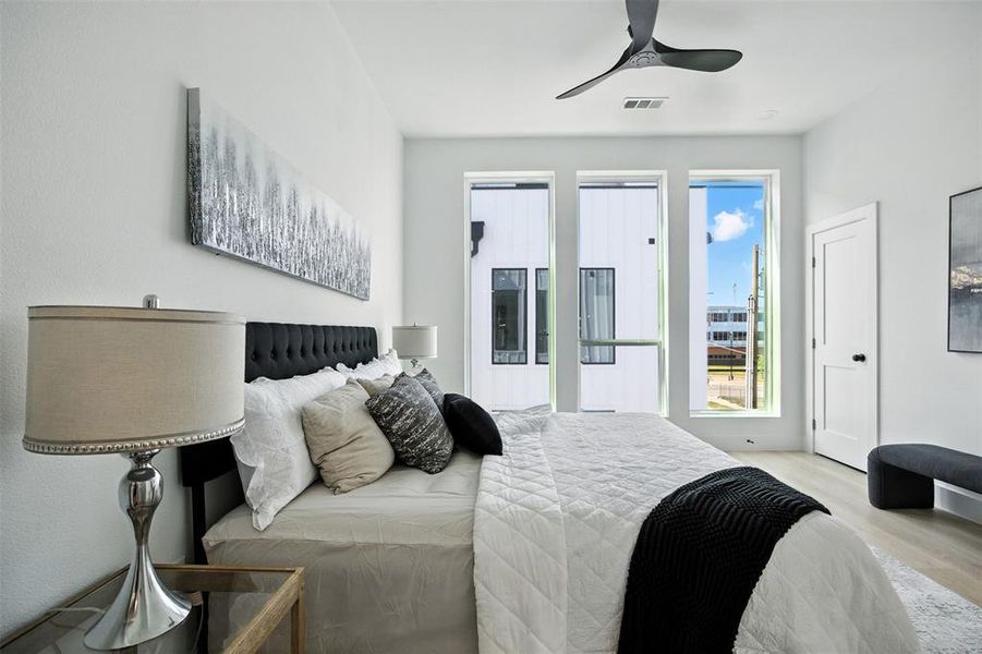 Furnished interior view inside a new home in , Dallas (Image 24).