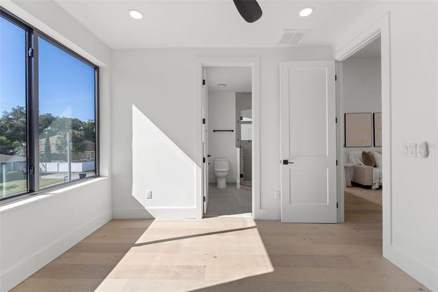 Spacious, unfurnished interior of a new home in , Tampa (Image 68). Spacious, unfurnished interior of a new home in , Tampa (Image 68).