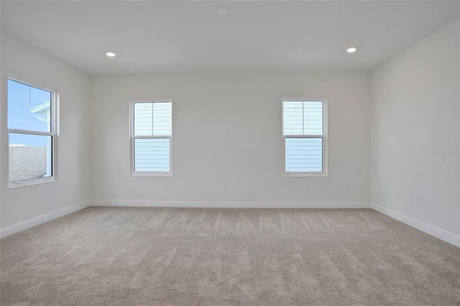 Spacious, unfurnished interior of a new home in Bungalow Walk at Lakewood Ranch, Sarasota (Image 20).