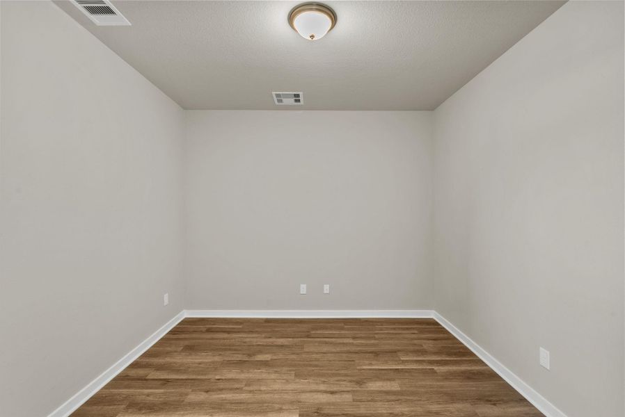 Spacious, unfurnished interior of a new home in Creekhaven, Rosharon (Image 17).