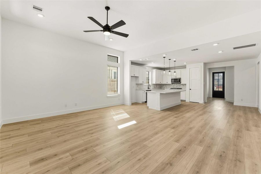 Spacious, unfurnished interior of a new home in Jordan Ranch, Katy (Image 17). Spacious, unfurnished interior of a new home in Jordan Ranch, Katy (Image 17).