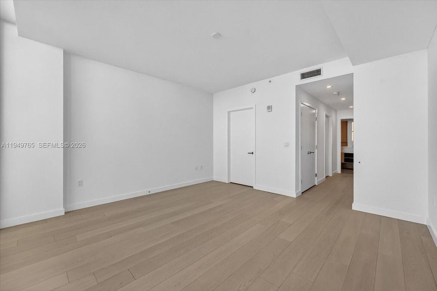 Spacious, unfurnished interior of a new home in , Bay Harbor Islands (Image 28).