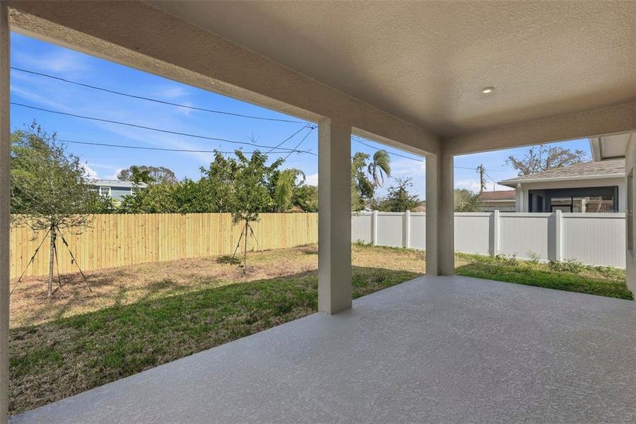 Exterior details and patio area of a home in , St. Petersburg (Image 18).