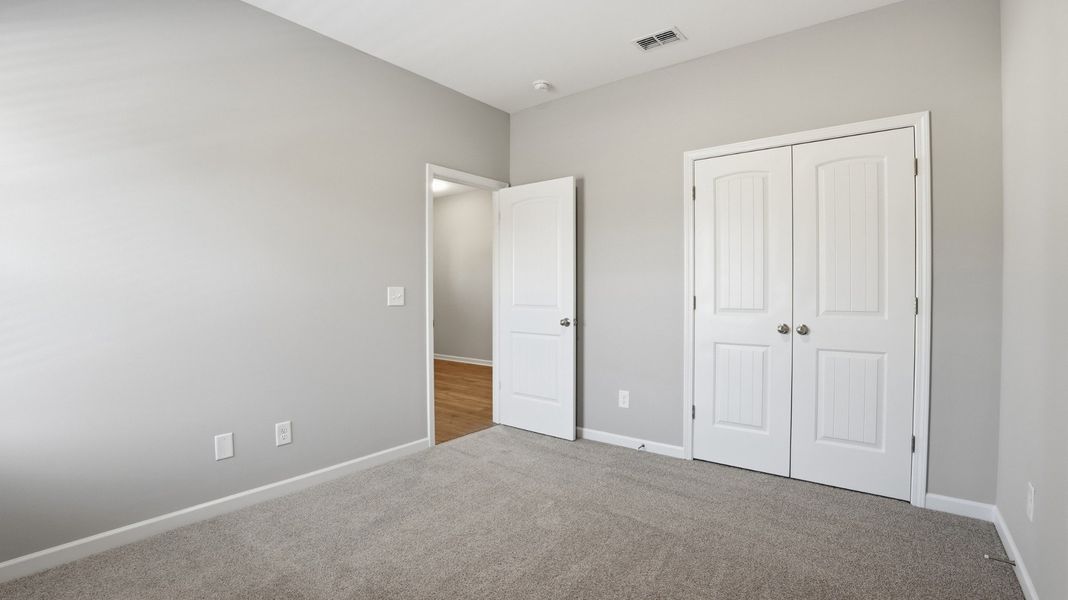 Spacious, unfurnished interior of a new home in Sagewood, Tullahoma (Image 34).