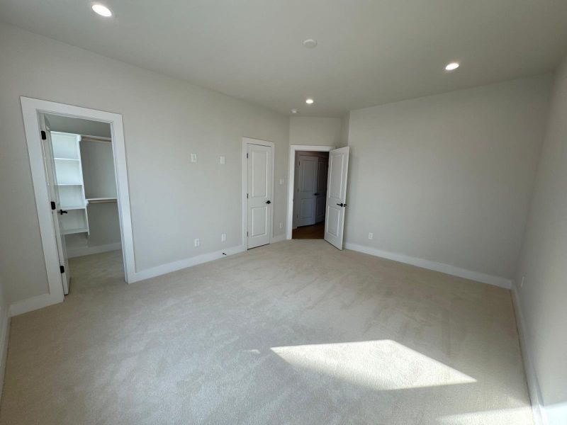 Spacious, unfurnished interior of a new home in , Houston (Image 34).