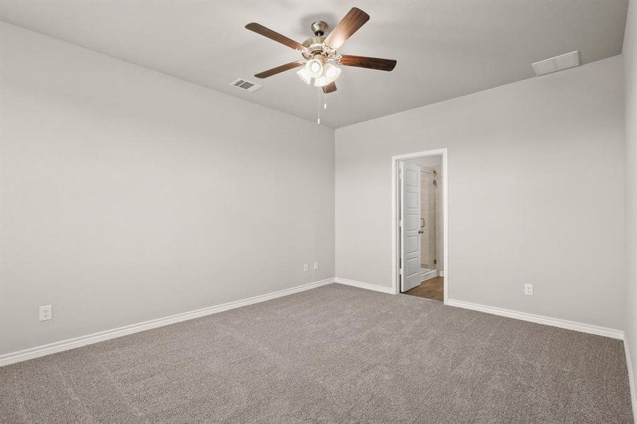 Spacious, unfurnished interior of a new home in Rocky Creek Crossing, Fort Worth (Image 8). Spacious, unfurnished interior of a new home in Rocky Creek Crossing, Fort Worth (Image 8).