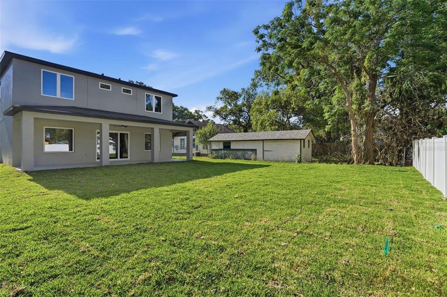 Exterior details and patio area of a home in , Orlando (Image 33).